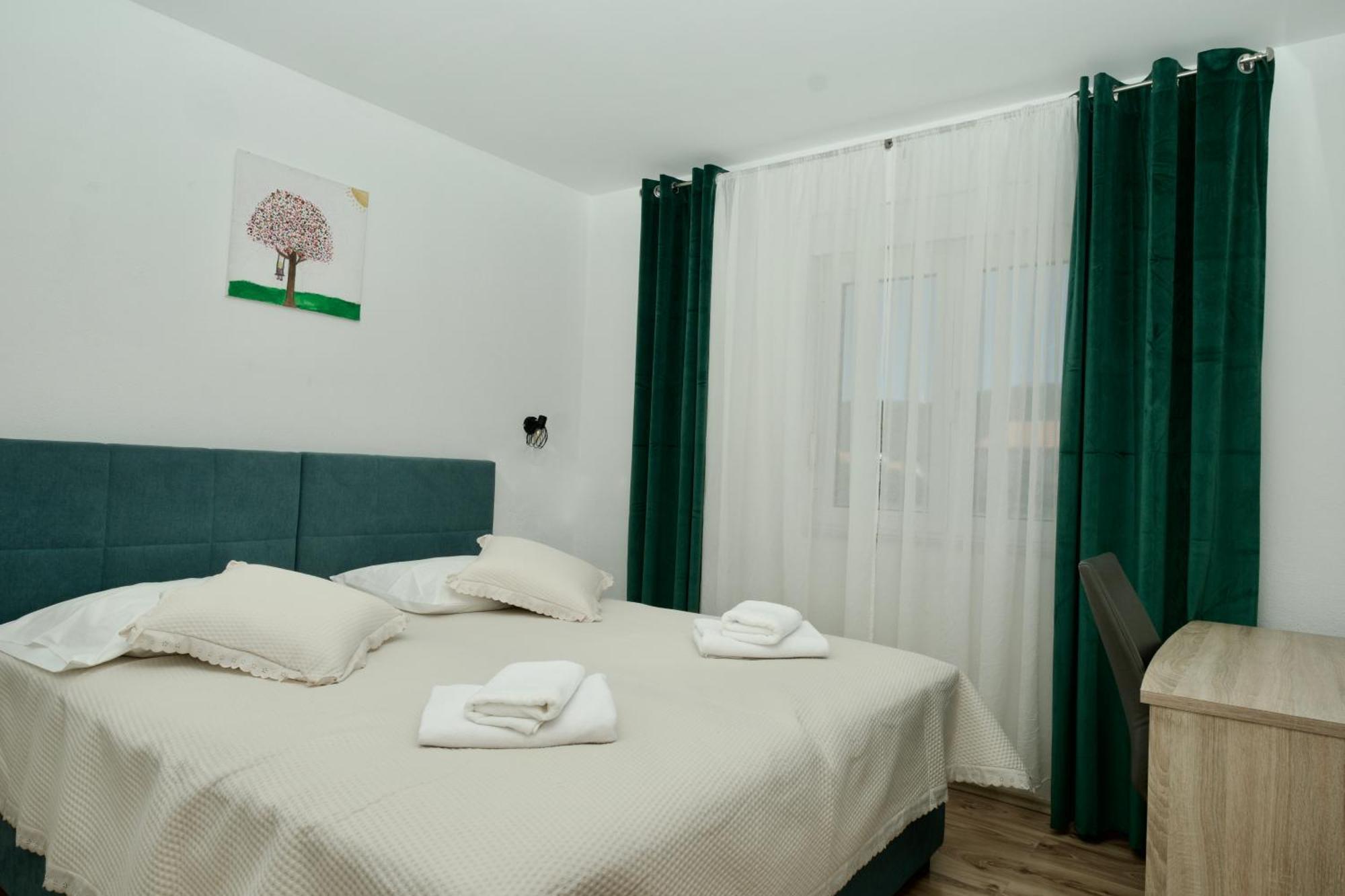 Apartment Lana Bristivica Exterior foto
