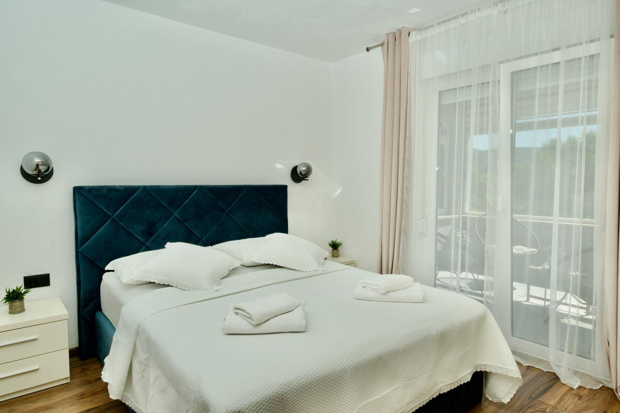 Apartment Lana Bristivica Exterior foto