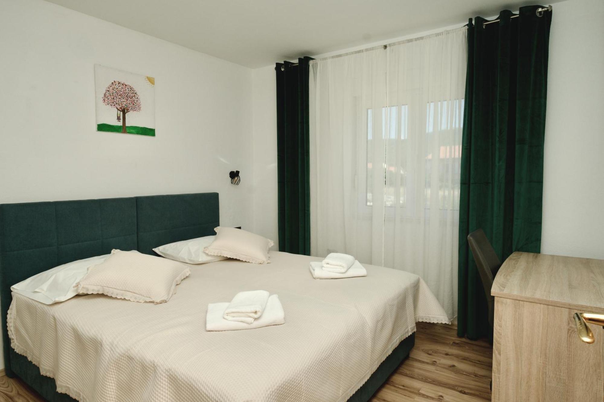 Apartment Lana Bristivica Exterior foto